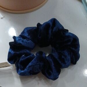 Claire's Midnight Blue Velvet Scrunchie